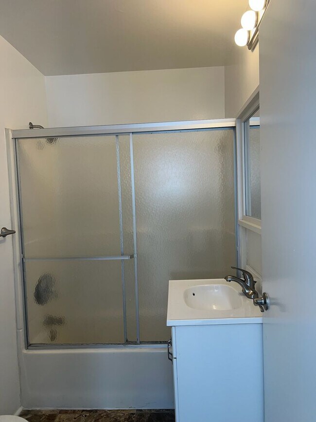 Building Photo - 272 Landis Ave