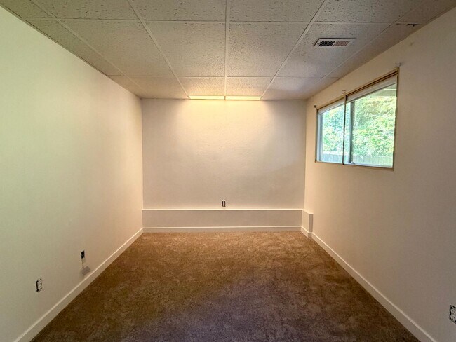 Building Photo - Fully updated 4 bedroom Federal Way home