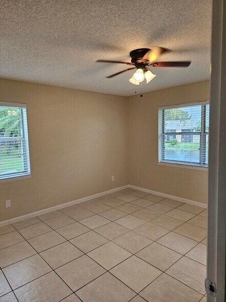 Building Photo - 3161 SE Aster Ln