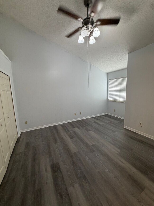 Building Photo - 645 Stafford Terrace
