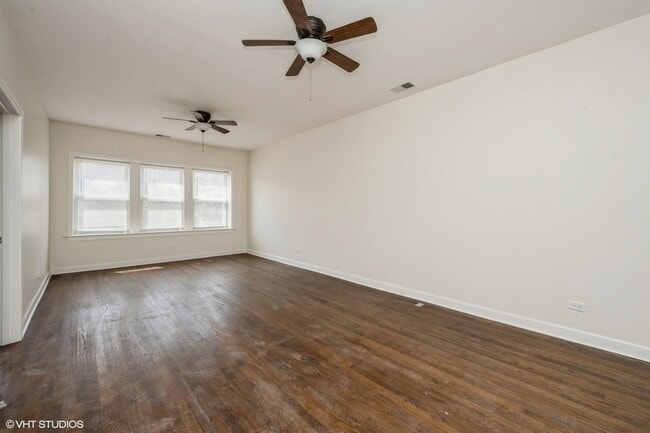 Building Photo - 5028 W Madison St