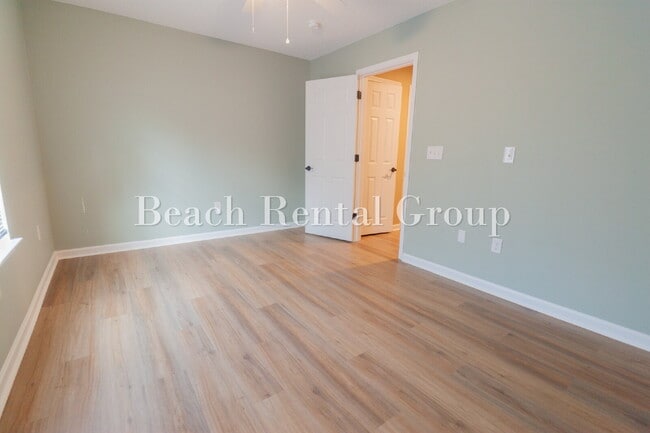 Building Photo - End Unit Townhome in Carolina Forest