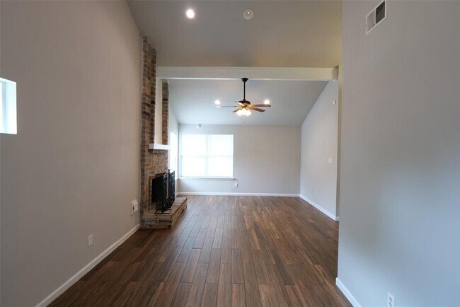 Building Photo - 15311 Mondrian Dr