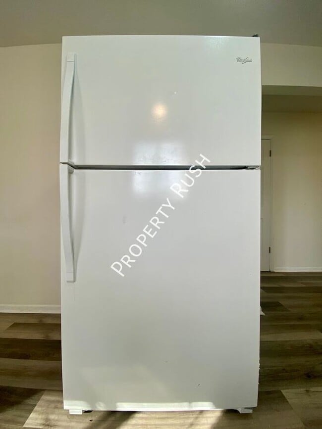 Building Photo - 922 Delores Dr