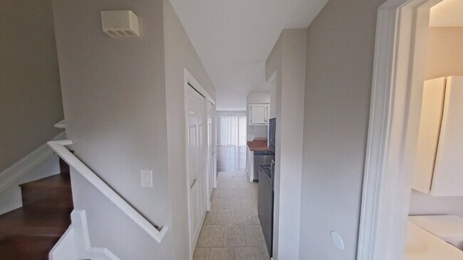 Building Photo - 8445 Hickory Dr
