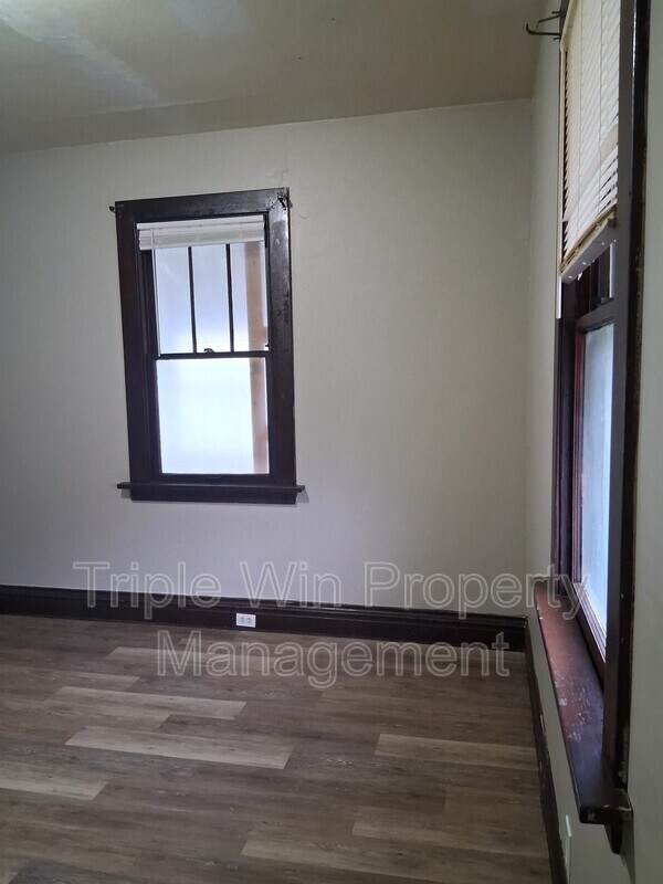 Building Photo - 4891 Hummelsheim Ave