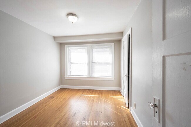 Building Photo - "Charming 3 Bedroom with Hardwood Floors in Indianapolis - Don't Miss Out!"