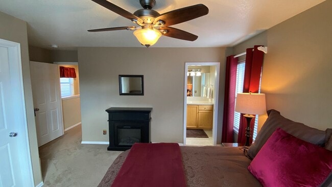 Building Photo - 3353 SE Midvale Dr