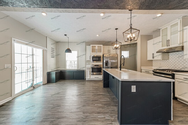 Building Photo - 1604 Crescent Dr