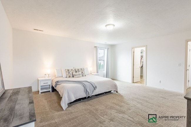 Building Photo - 3 Bed 2.5 Bath Home