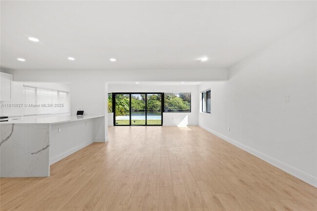 Building Photo - 317 N 31st Ave