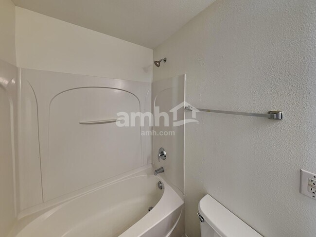 Building Photo - 10717 Pointer Ridge Dr