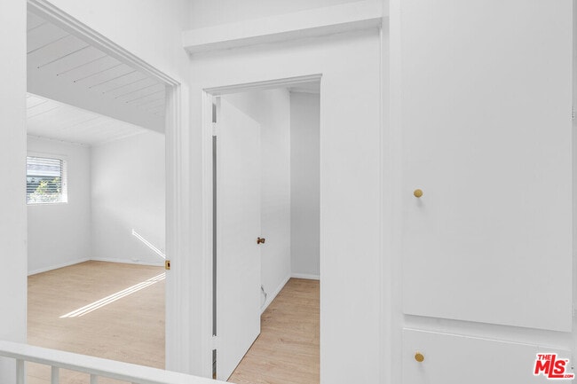 Building Photo - 4040 Grand View Blvd