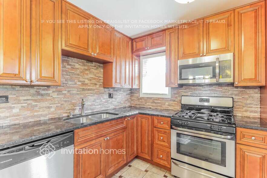 Building Photo - 4331 Scott St