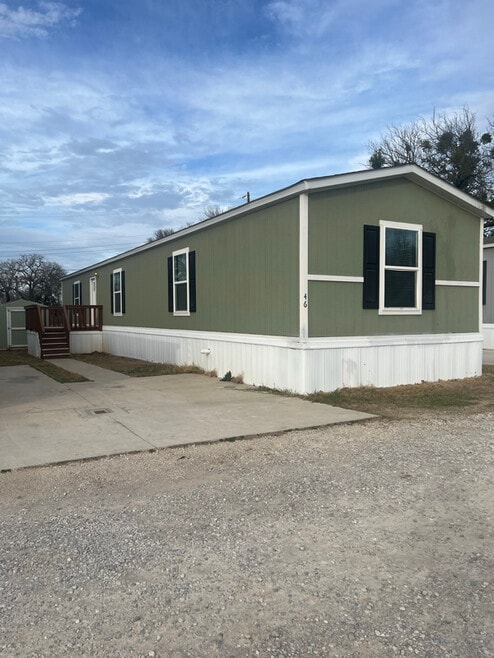 Building Photo - 2001 FM 1195