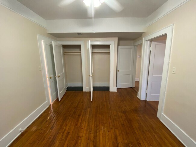 Building Photo - 542 E 49th St
