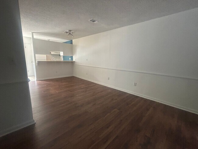 Building Photo - 3235 W Wimbledon Dr