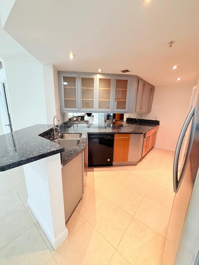 Building Photo - 701 Brickell Key Blvd