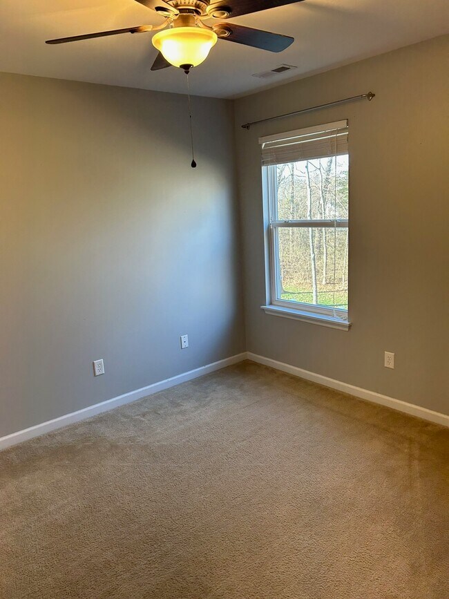 Building Photo - 538 Springhurst Pkwy