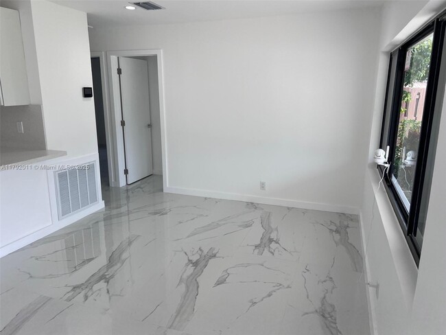 Building Photo - 431 NE 58th Ct