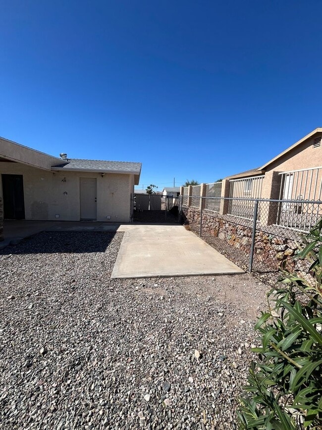 Building Photo - 3 Bedroom - 2 Bath Home