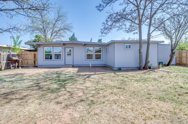 Building Photo - AUGUST PRE-LEASE! Updated 4 Bedroom Near Tech Campus