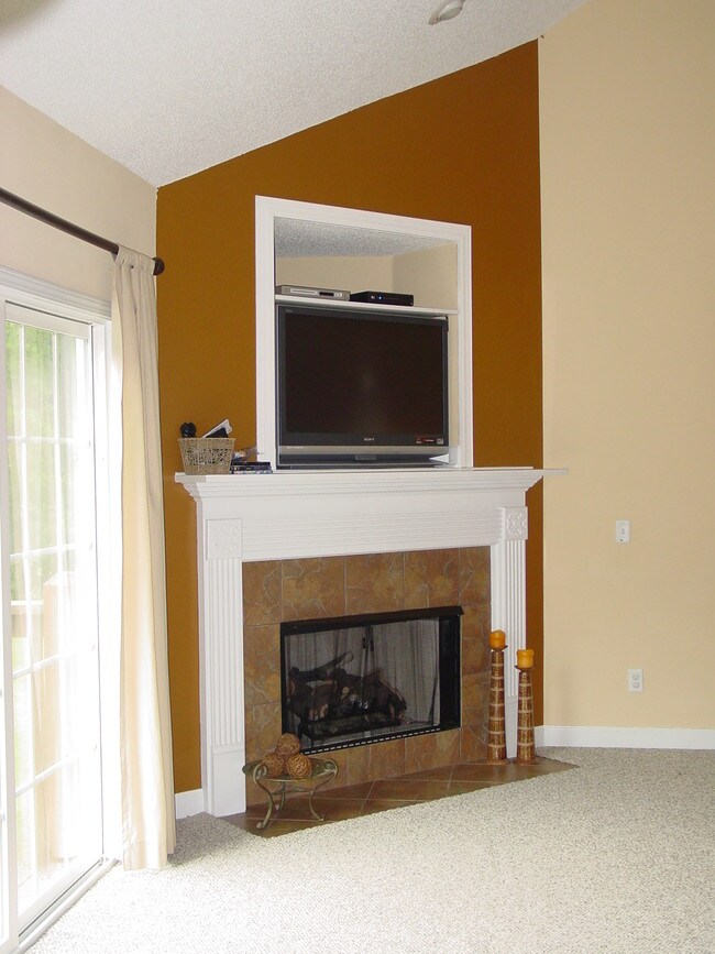 Building Photo - 215 Pink Dogwood Ln
