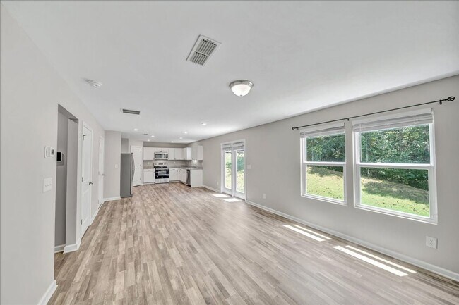 Building Photo - Lake Living