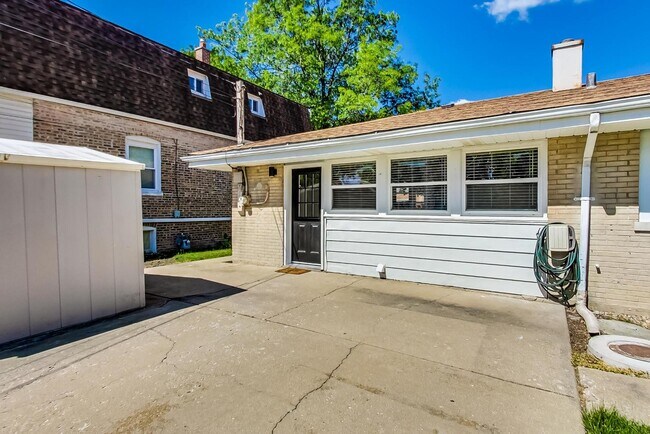 Building Photo - 3631 Kemman Ave