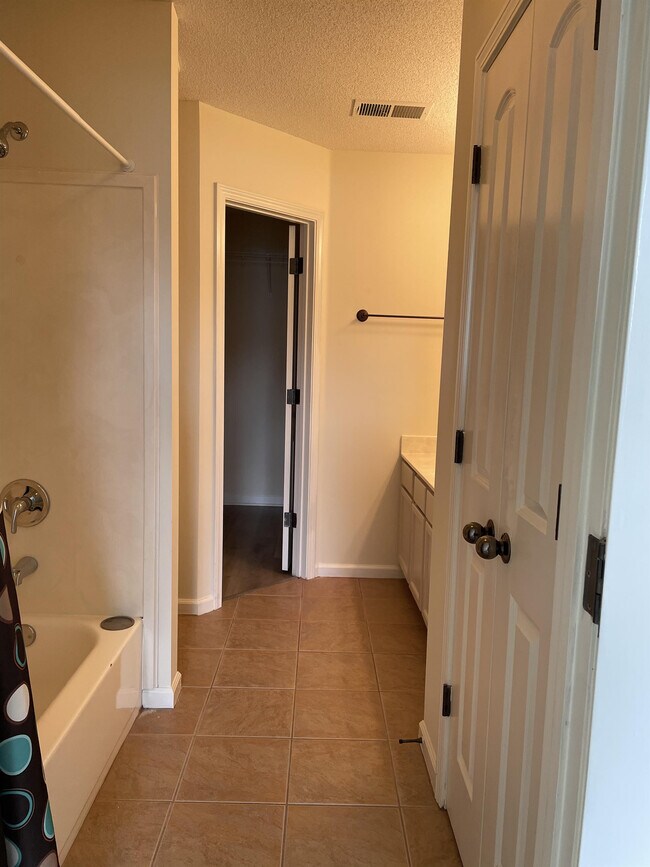 Building Photo - 1117 E Cortona Cir