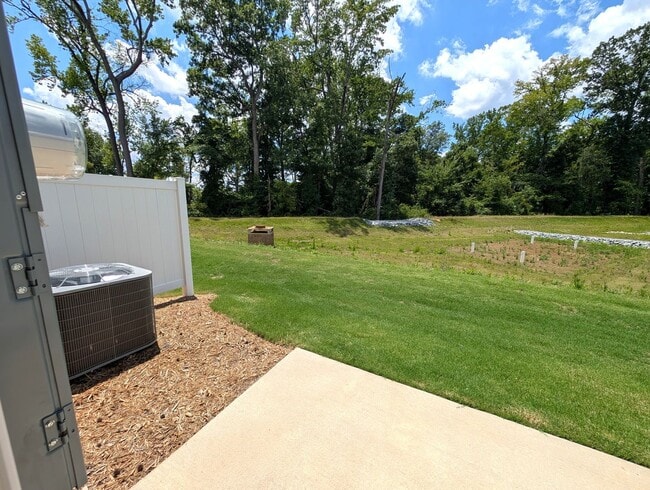 Building Photo - Pristine 2 story Townhome located in the Fifteen Cannon Community in Charlotte!