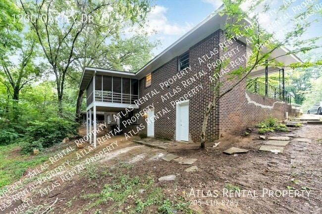 Building Photo - 1200 Oakley Dr