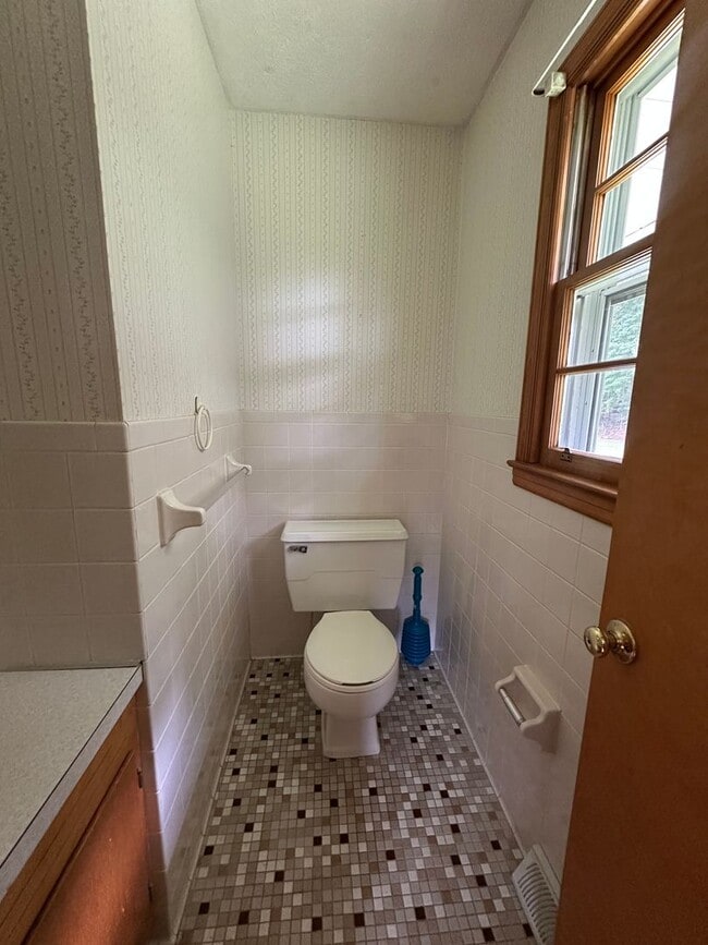 Building Photo - Spacious brick house with a caport and unf...
