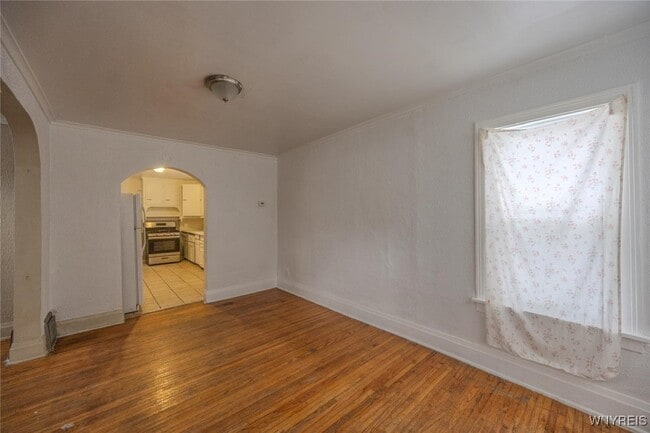 Building Photo - 68 Sirret St