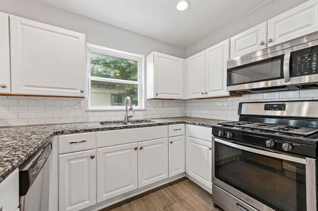 Building Photo - Single Family Home in 76109