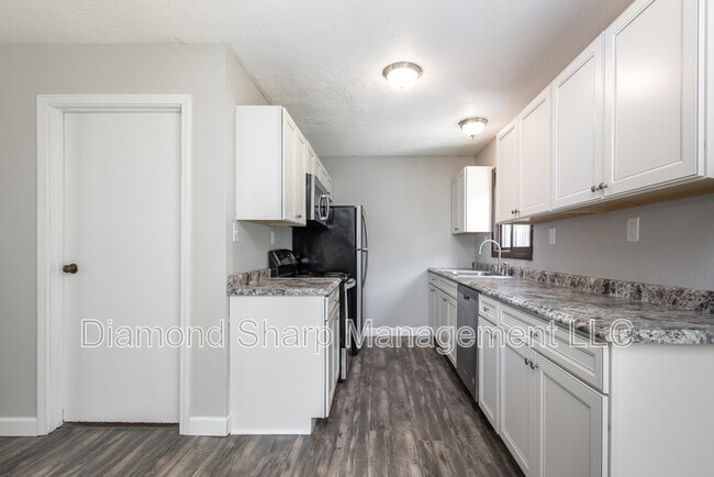 Building Photo - 29 Innsbruck Ln