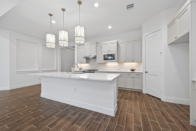 Building Photo - 18338 Tiger Flowers Dr