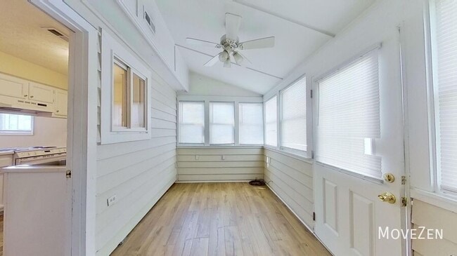 Building Photo - 809 Antler Dr