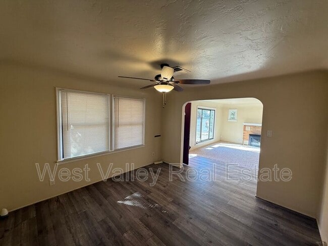 Building Photo - 334 B St