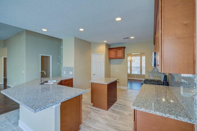 Building Photo - 6227 Clear Canyon Dr