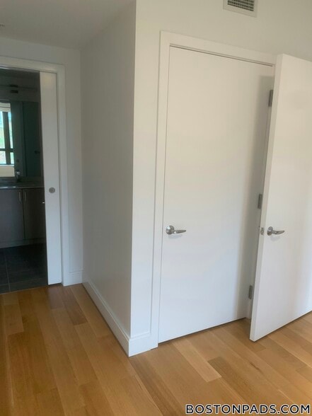 Building Photo - 150 Camden St