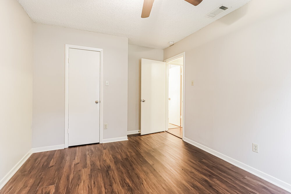 Building Photo - 18606 Hiddenbay Way