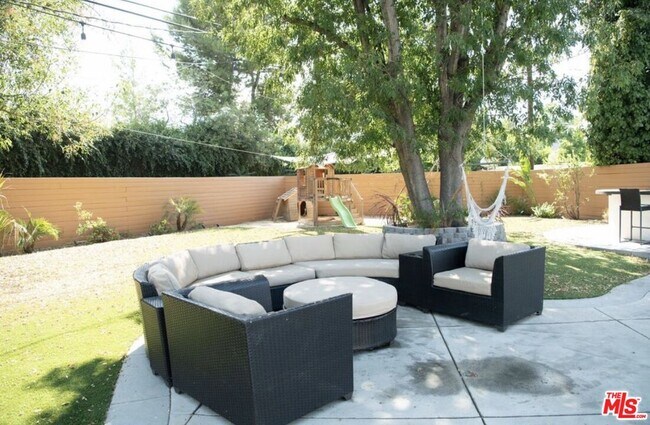 Building Photo - 6329 Jumilla Ave