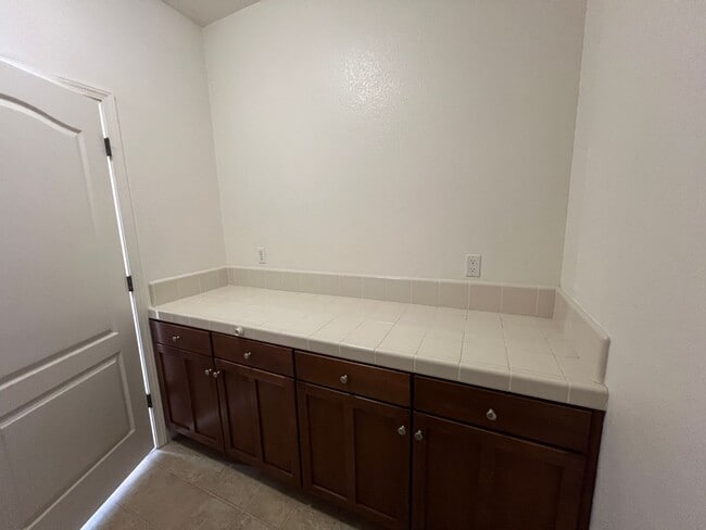 Building Photo - 2553 Acapulco Way