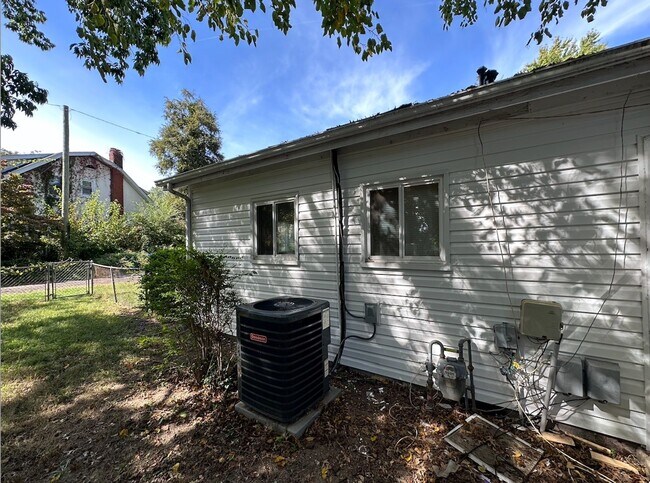 Building Photo - 3303 Branch Ave