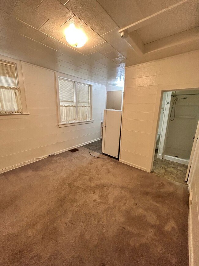 Building Photo - 133 1st Ave E