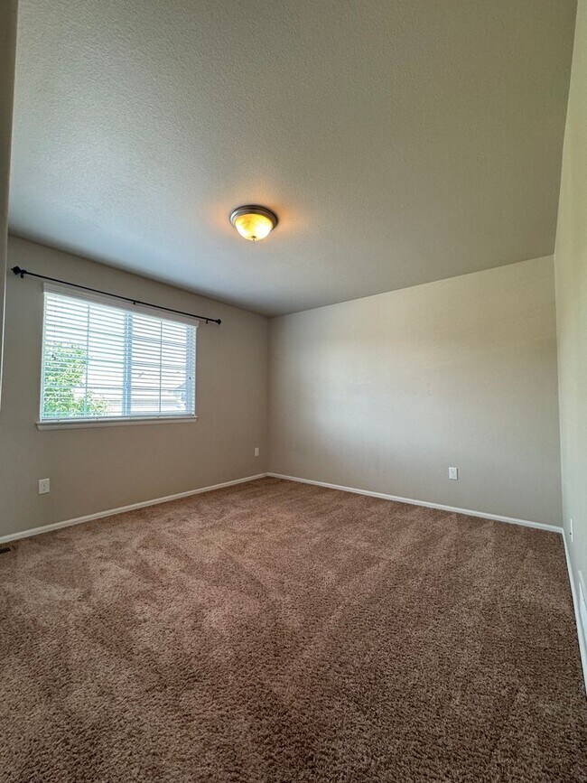 Building Photo - Great House in Rigden Farms