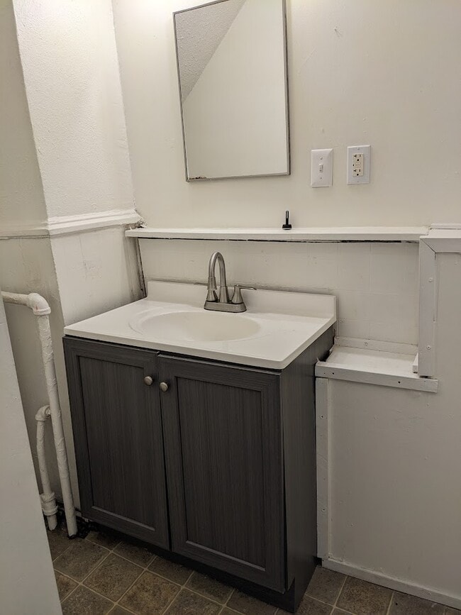 Building Photo - 2317 Harriet Avenue