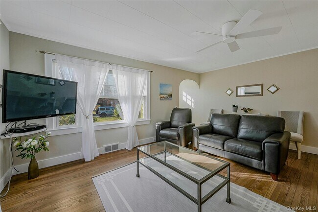 Building Photo - 425 Old Shipyard Ln