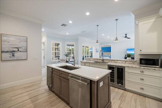 Building Photo - Furnished, Yearly 4bd Home on Siesta Key